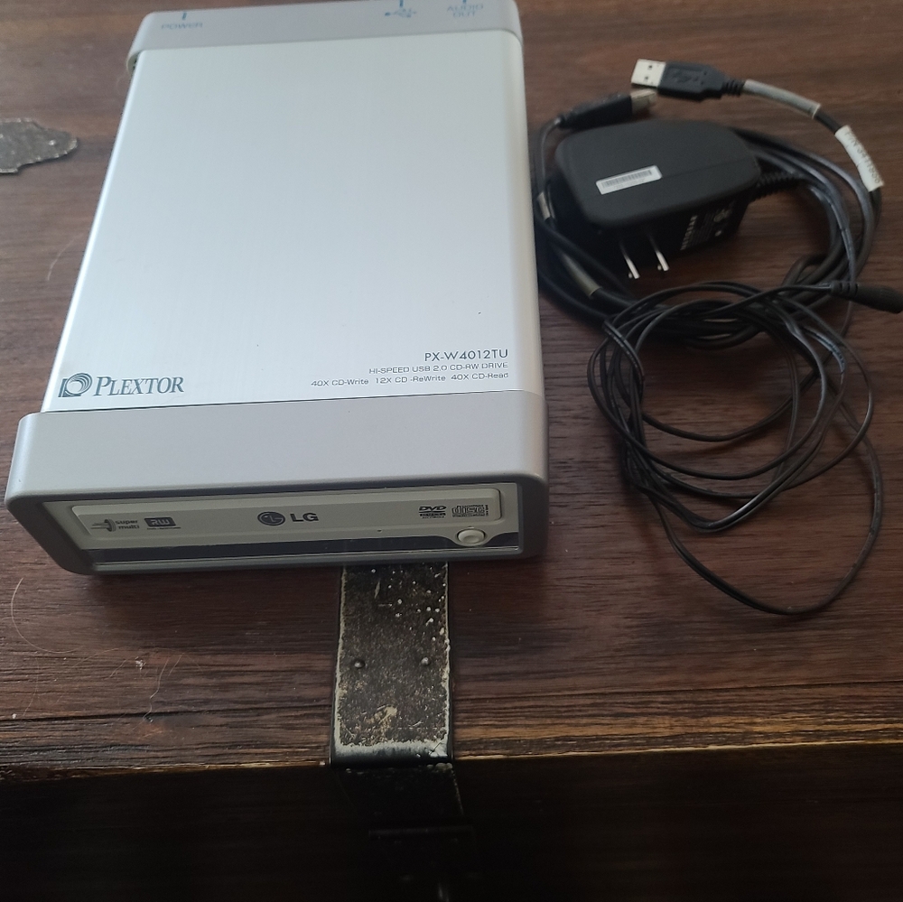 Plextor Plexwriter External CD/DVD Drive with Power Cable PX-W4012TU - Picture 11 of 16
